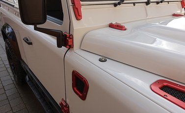 Land Rover Defender 90 Bowler Edition 6
