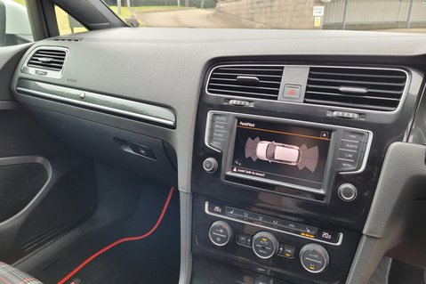 Volkswagen Golf GTI 36