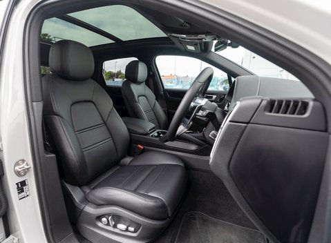 Porsche Cayenne V6 12