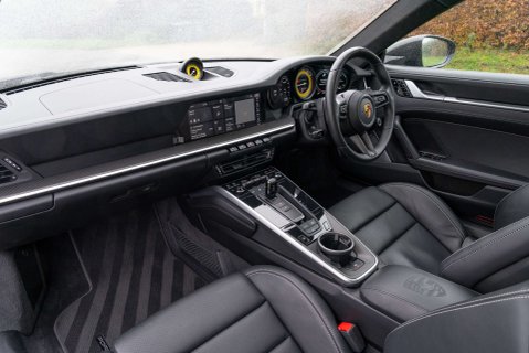 Porsche 911 Turbo S PDK Coupe 8