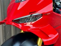 Ducati Panigale V4 1.1 Panigale V4 S 25