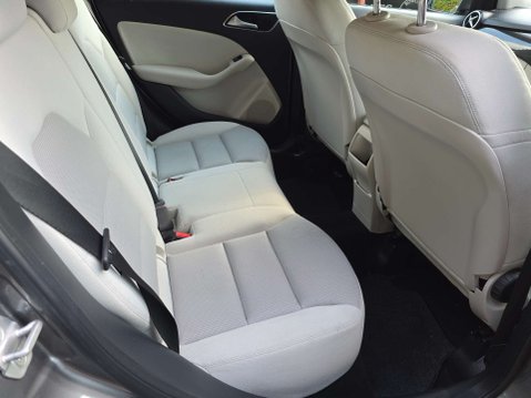 Mercedes-Benz B Class 1.6 B180 BlueEfficiency SE Auto 5dr 8