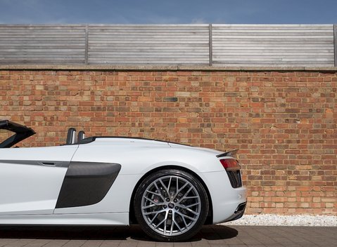 Audi R8 V10 Plus Spyder 37