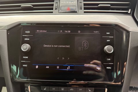 Volkswagen Passat SEL TSI EVO DSG - ONE OWNER - VAT QUALIFYING  46