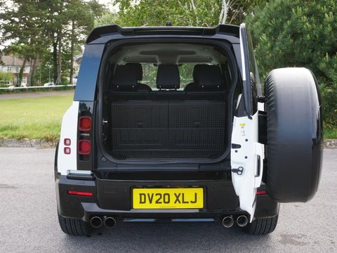 Land Rover Defender 2.0 SD4 SE Auto 4WD Euro 6 (s/s) 5dr 15
