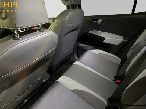 Volkswagen ID.3 Pro Performance 58kWh Style Hatchback 5dr Electric Auto (204 ps) Air Con - 19