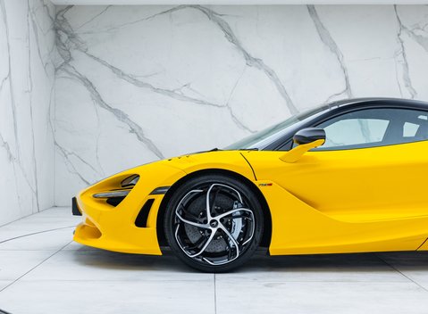 McLaren 750S 22