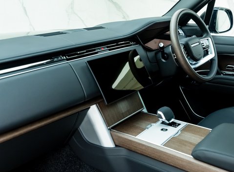 Land Rover Range Rover P460e Autobiography LWB 21