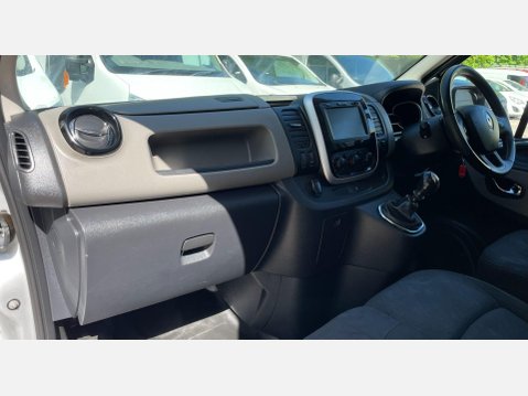 Renault Trafic 1.6 dCi 29 Sport Nav Panel Van 5dr Diesel Manual LWB Standard Roof Euro 6 ( 34