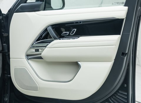 Land Rover Range Rover P400 AUTOBIOGRAPHY LWB 7 Seater 28