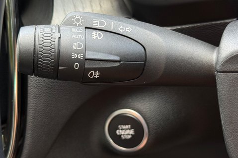 Volvo XC40 B4 INSCRIPTION PRO AWD MHEV - ONE OWNER - PAN ROOF - APPLE CARPLAY  47