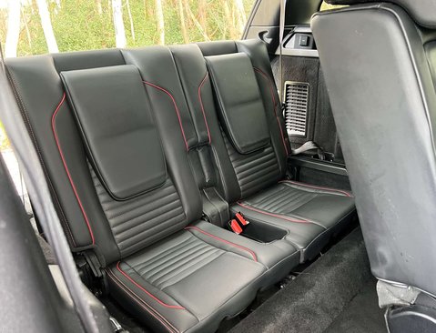 Land Rover Discovery Sport 2.0 Discovery Sport R-Dynamic HSE Auto 4WD 5dr 45