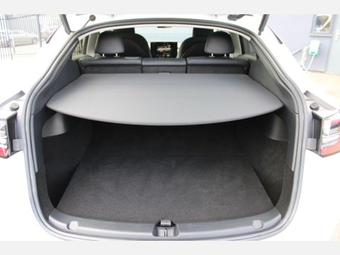 Tesla Model Y LONG RANGE AWD 29