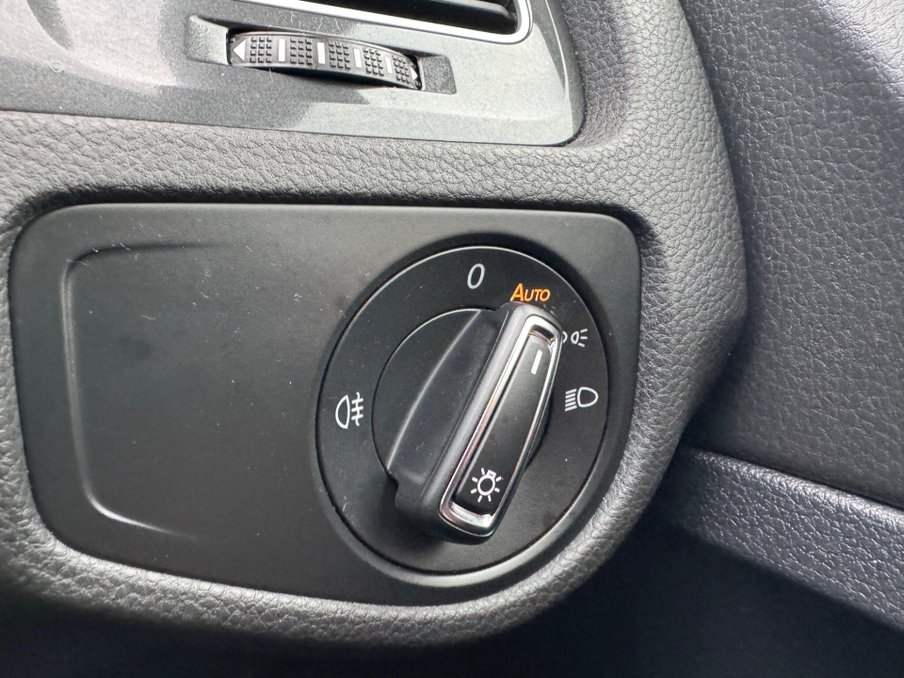 2017 Volkswagen Golf — image 30