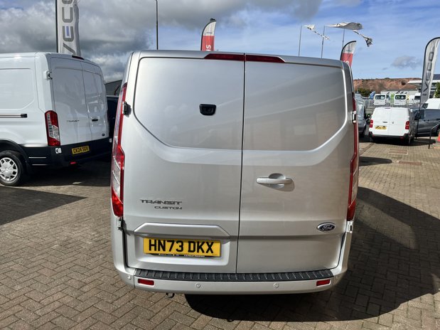 Ford Transit Custom Transit Custom 300 L2 Diesel FWD 2.0 Eco Blue 130ps Low Roof Limited Van 6