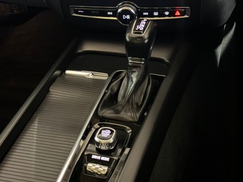 Volvo XC60 D4 MOMENTUM PRO AWD 17