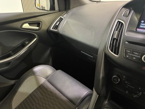 Ford Focus 2.0T EcoBoost ST-2 Euro 6 (s/s) 5dr 53