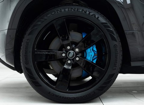 Land Rover Defender 90 V8 Bond Edition 24