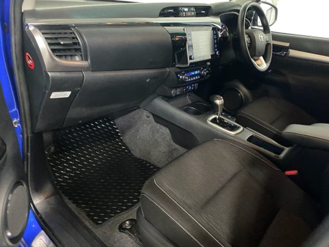 Toyota Hilux INVINCIBLE 4WD D-4D DCB 23