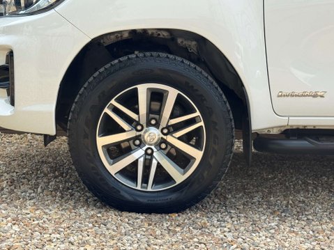 Toyota Hilux 2.4 HI-Luxury Invincible X D-4D 4WD Double Cab 4WD 5dr 15