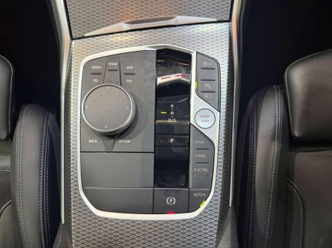 BMW 3 Series 2.0 330e 12kWh M Sport Saloon 4dr Petrol Plug-in Hybrid Auto Euro 6 (s/s) ( 33