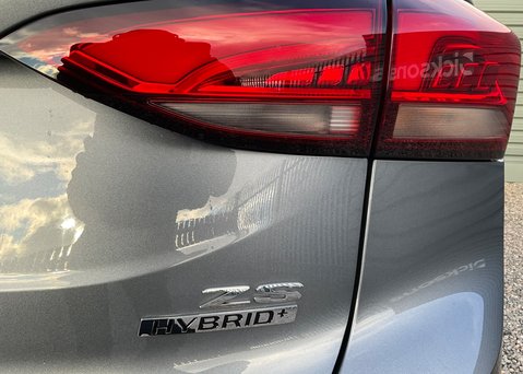 MG ZS HYBRID+ TROPHY 13