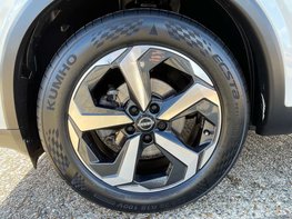 Nissan Qashqai 1.3 Qashqai N-Connecta DiG-T MHEV 5dr 15