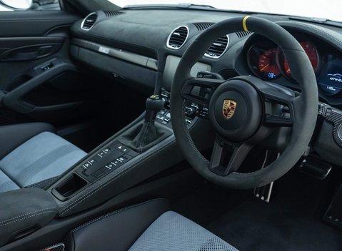 Porsche Cayman GT4 RS (718) 9
