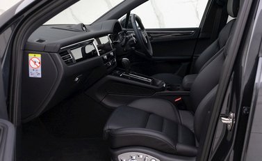 Porsche Macan S 14