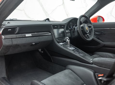 Porsche 911 GT2 RS Weissach (991) 21