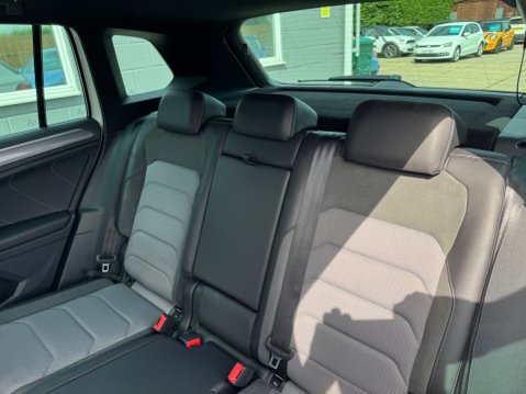 Volkswagen Tiguan R LINE TSI BMT 4MOTION DSG 45