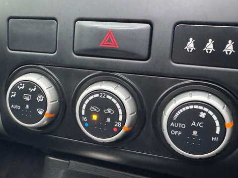 Nissan X-Trail 2.0 dCi Tekna 4WD Euro 5 5dr (AVM) 23