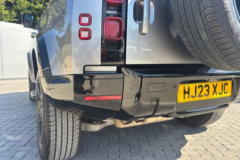 Land Rover Defender 90 D250 Hard Top SE MHEV 24