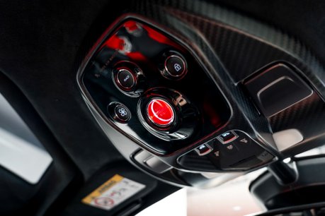 McLaren Senna 1 OWNER CAR. ELITE PAINTWORK. BOWERS & WILKINS. LIFT SYSTEM 50