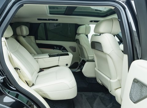 Land Rover Range Rover D350 AUTOBIOGRAPHY LWB 19