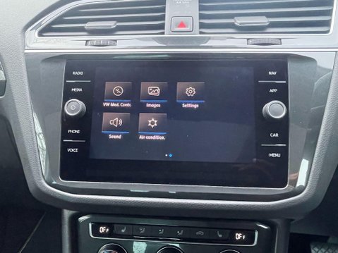 Volkswagen Tiguan 2.0 TDI SEL SUV 5dr Diesel DSG Euro 6 (s/s) (150 ps) 30