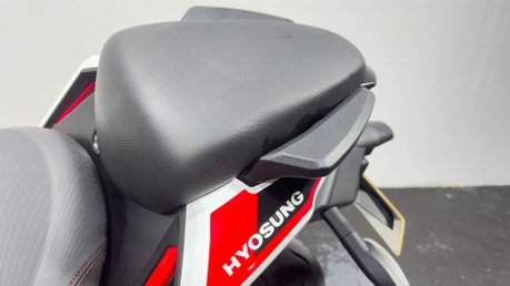 Hyosung GD 2016 ONLY 1K VERY CLEAN LIGHT WEIGHT SPORTS BIKE 250CC NEW MOT 7