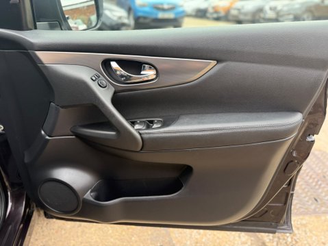 Nissan Qashqai 1.3 DIG-T N-Connecta SUV 5dr Petrol Manual 16