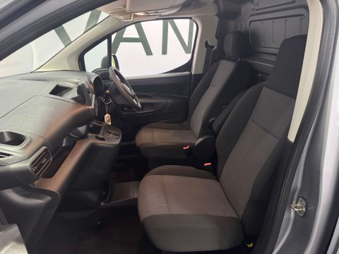 Vauxhall Combo Combo-e 2300 Dynamic SWB 19