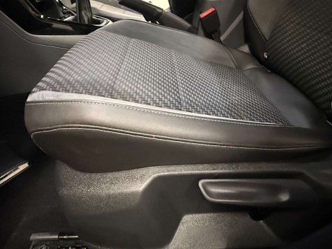 Volkswagen T-Cross 1.0 T-Cross R-Line TSi 5dr 51