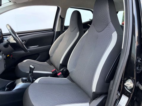 Toyota Aygo 1.0 Aygo X-Play TSS VVT-i 5dr 52