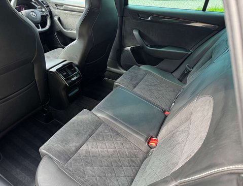 Skoda Superb 2.0 Superb SportLine+ TDI Semi-Auto 5dr 39
