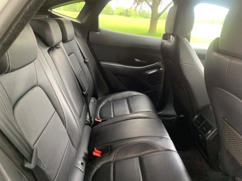 Jaguar E-Pace 2.0 Diesel R-DYNAMIC S 18
