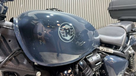 Royal Enfield Shotgun 2025 ONLY 2K GREAT CONDITION MOT 2028 LARGE TOP BOX 9