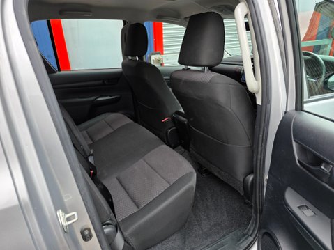 Toyota Hilux ACTIVE 4WD D-4D DCB 13