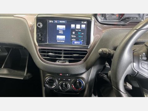 Peugeot 2008 1.2 VTi Active Euro 5 5dr 8