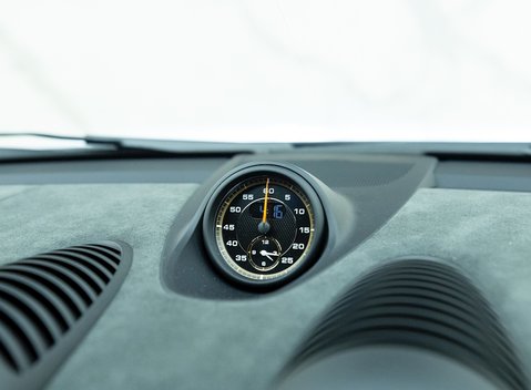 Porsche Cayman GT4 RS (718) 17