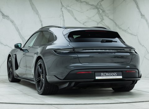 Porsche Taycan Turbo S Sport Turismo 7