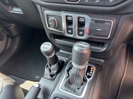 Jeep Wrangler 2.0 GME Overland SUV 2dr PETROL Auto 4WD Euro 6 (s/s) (272 ps) 29