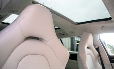 Porsche Panamera Turbo Sport Turismo 17
